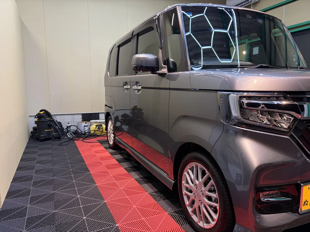 ホンダ N-BOX リフレッシュ洗車 + 簡易コーティング + ウィンドウコーティング（フロント）
