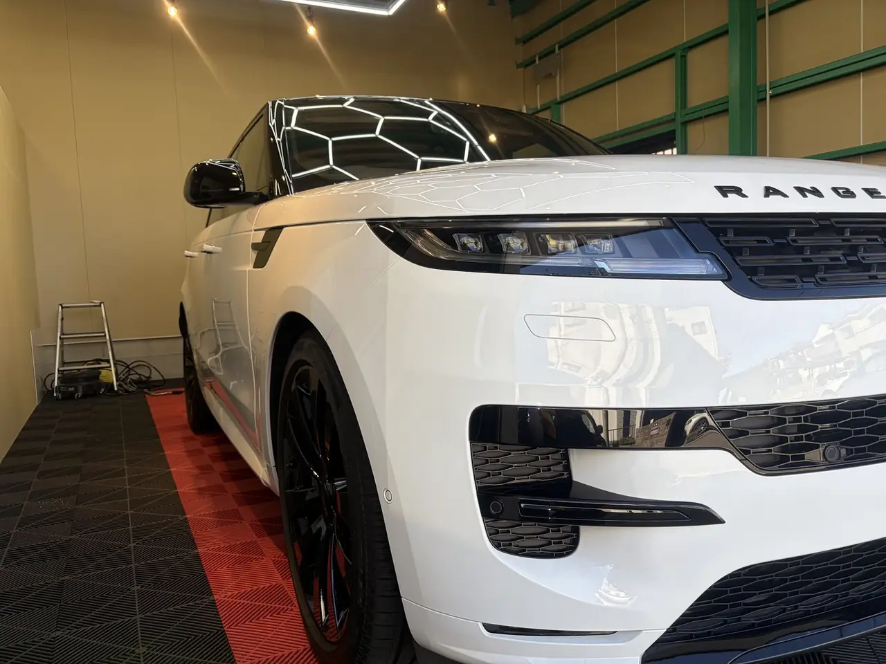 レンジローバースポーツ スタンダード洗車＋簡易ホイールコーティング 施工